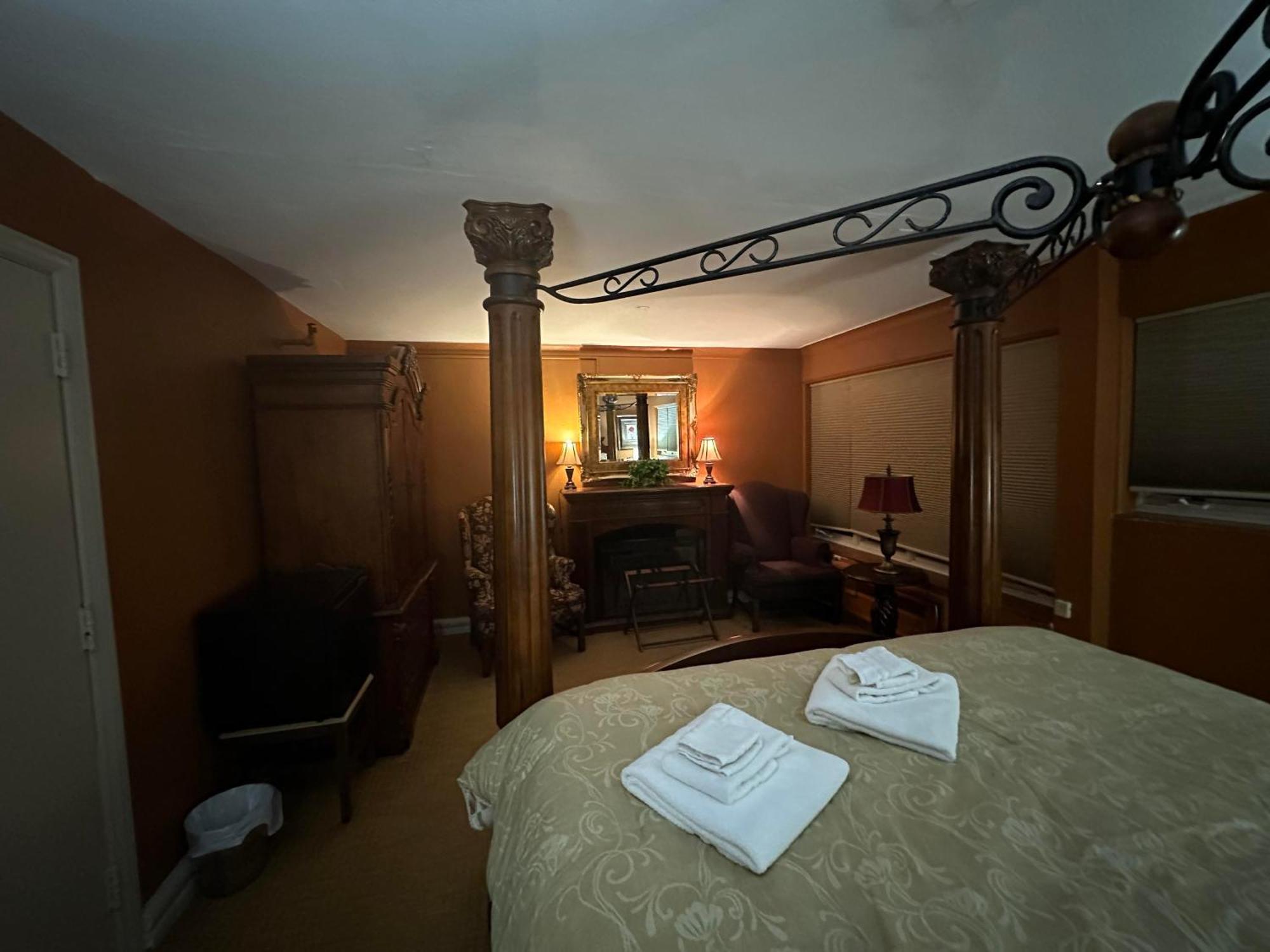 The Oaks B&B Hotel And Spiritual Center Jamestown Exteriör bild