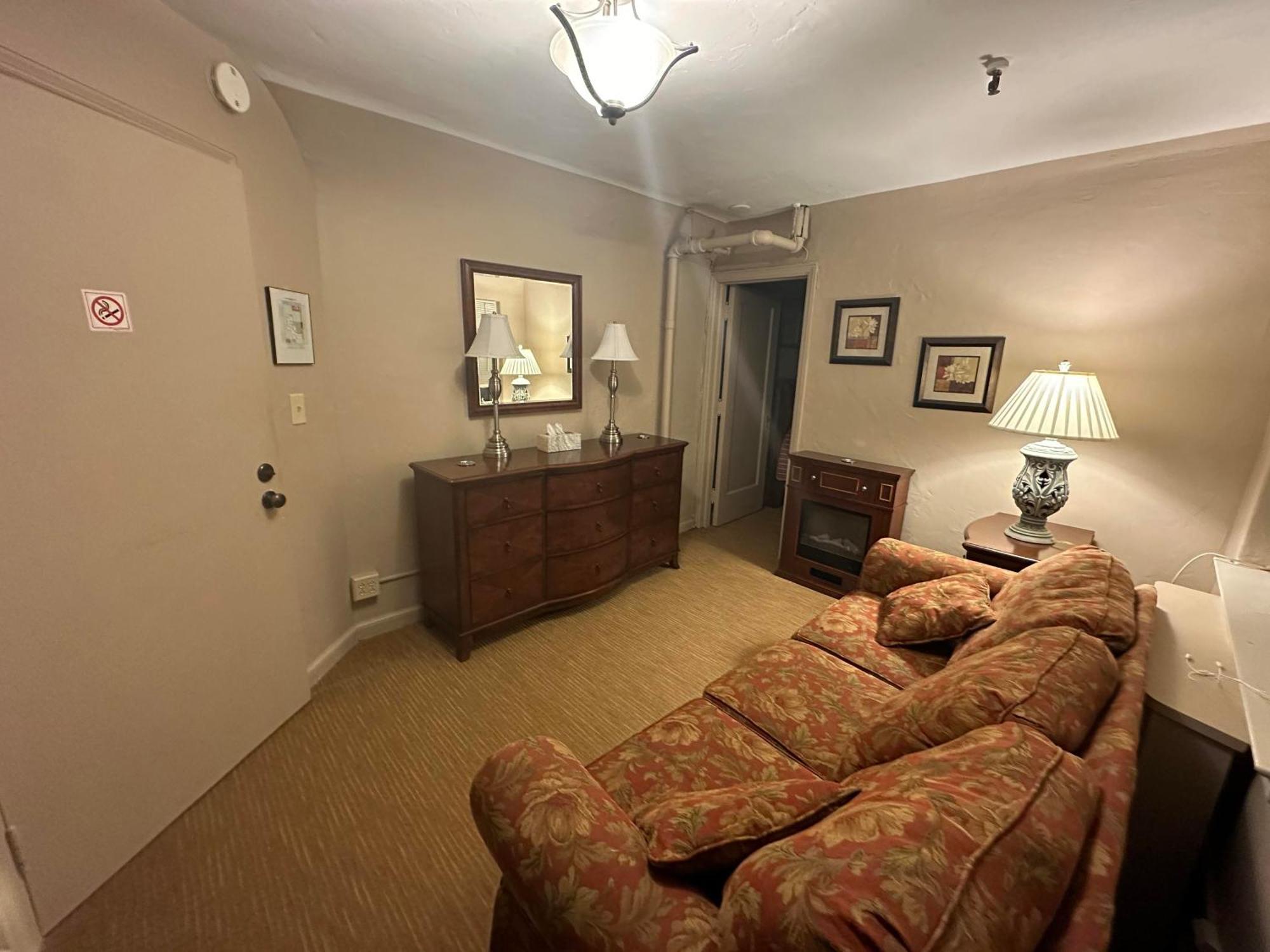 The Oaks B&B Hotel And Spiritual Center Jamestown Exteriör bild